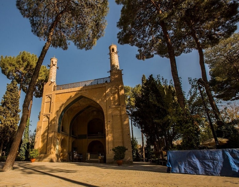 Monar Jonban, Isfahan travel attraction